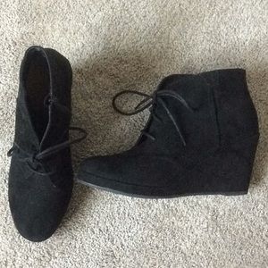Black velvet wedges